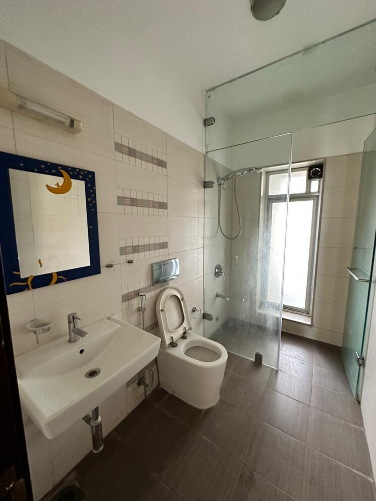 Bathroom, supreme-sankalpita 4 Bedroom 1800 Sq.Ft. Apartment In Bandra West Mumbai 9350827