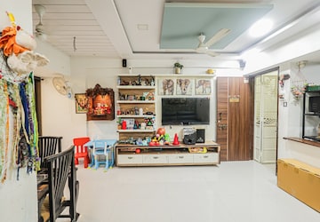 Room in 5 BHK Apartment at Godrej Edenwoods, Manpada – for Sale
