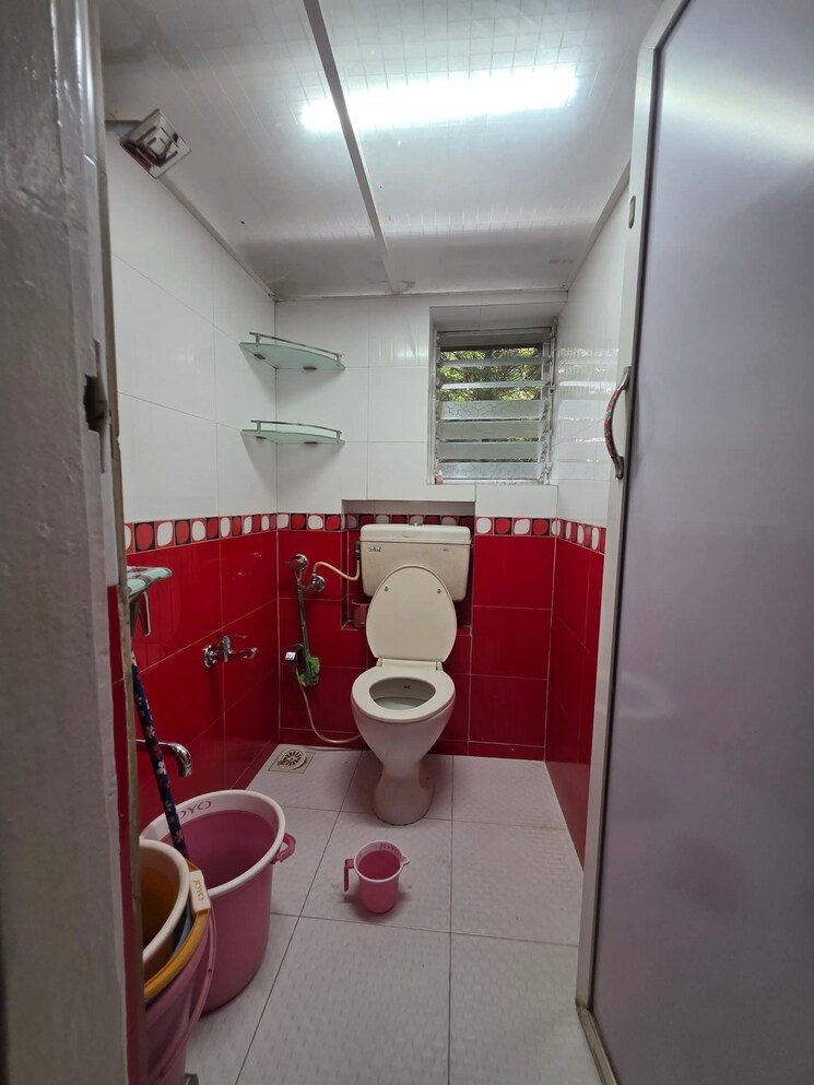 Bathroom, pride-of-vakola 2 Bedroom 850 Sq.Ft. Apartment In Santacruz East Mumbai 9350857