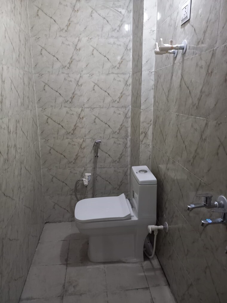Bathroom, govindpuram 6 Bedroom 108 Sq.Yd. Independent House In Govindpuram Ghaziabad 9350899