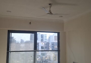 Room in 3 BHK Apartment at Zindagi CHS, Khar West – for Rent
