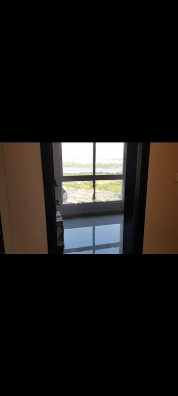 Room in 2 BHK Apartment at Lodha Amara, Kolshet Road – for Rent