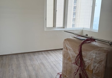 Room in 3 BHK Apartment at AIPL The Peaceful Homes, Sector 70a – for Rent
