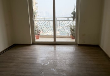 Room in 3 BHK Apartment at AIPL The Peaceful Homes, Sector 70a – for Rent