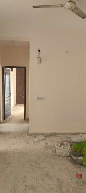 Room in 3 BHK Apartment at Aims Golf Avenue II, Sector 75 – for Rent