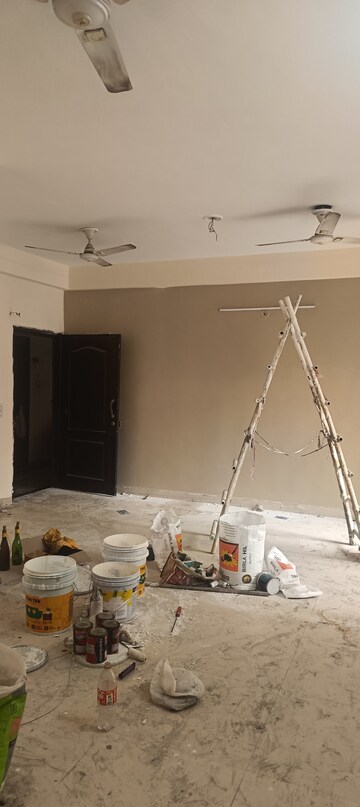 Room in 3 BHK Apartment at Aims Golf Avenue II, Sector 75 – for Rent