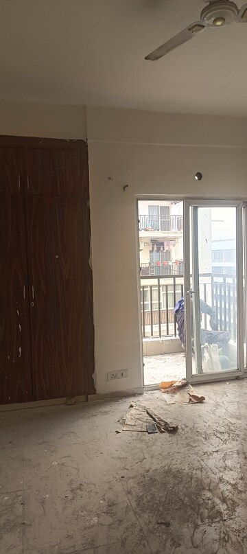 Room in 3 BHK Apartment at Aims Golf Avenue II, Sector 75 – for Rent