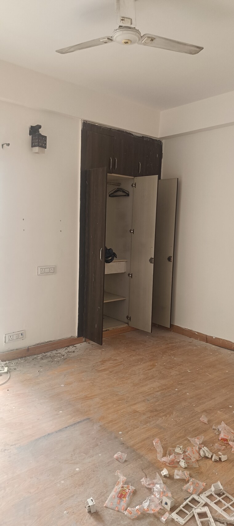 Room, aims-golf-avenue-ii 3 Bedroom 1455 Sq.Ft. Apartment In Sector 75 Noida 9350953