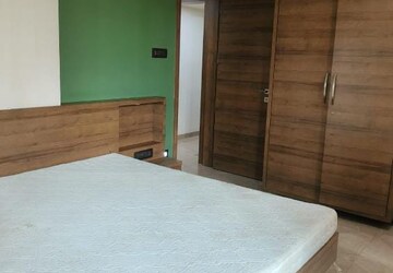Bedroom in 2 BHK Apartment at Dadar East – for Rent