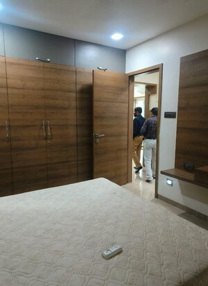 Master Bedroom in 2 BHK Apartment at Dadar East – for Rent