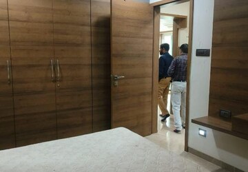 Master Bedroom in 2 BHK Apartment at Dadar East – for Rent