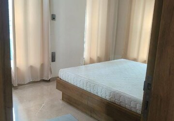 Bedroom in 2 BHK Apartment at Dadar East – for Rent