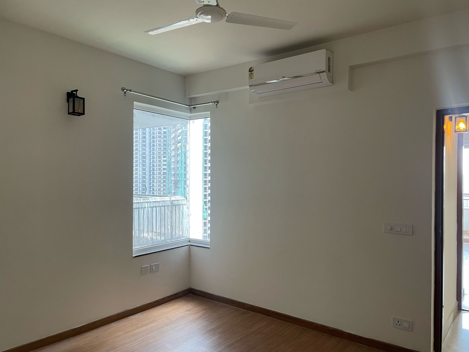 1 BHK 445 Sq.Ft. Apartment in Gurukrupa Marina Enclave