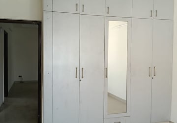 Room in 3 BHK Apartment at Sector 20 – for Rent