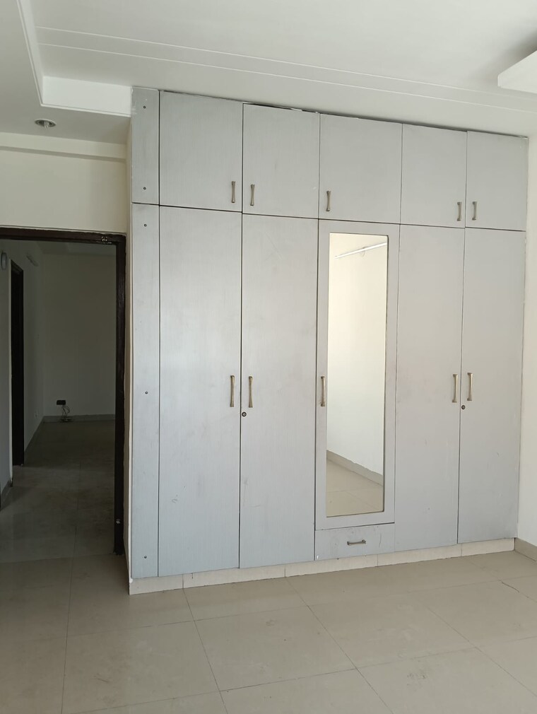 Room, sector 20 3 Bedroom 1800 Sq.Ft. Apartment In Sector 20 Panchkula 9350976