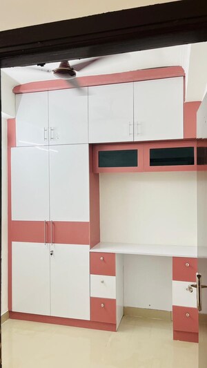 Room in 2.5 BHK Apartment at Amrapali Terrace Homes, Tech Zone 4 Greater Noida – for Rent