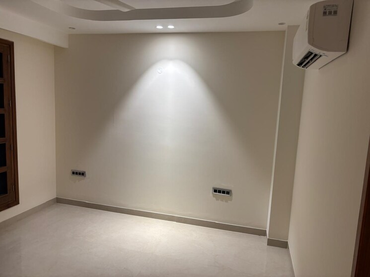 Room, sector 11 3 Bedroom 1800 Sq.Ft. Builder Floor In Sector 11 Panchkula 9351035