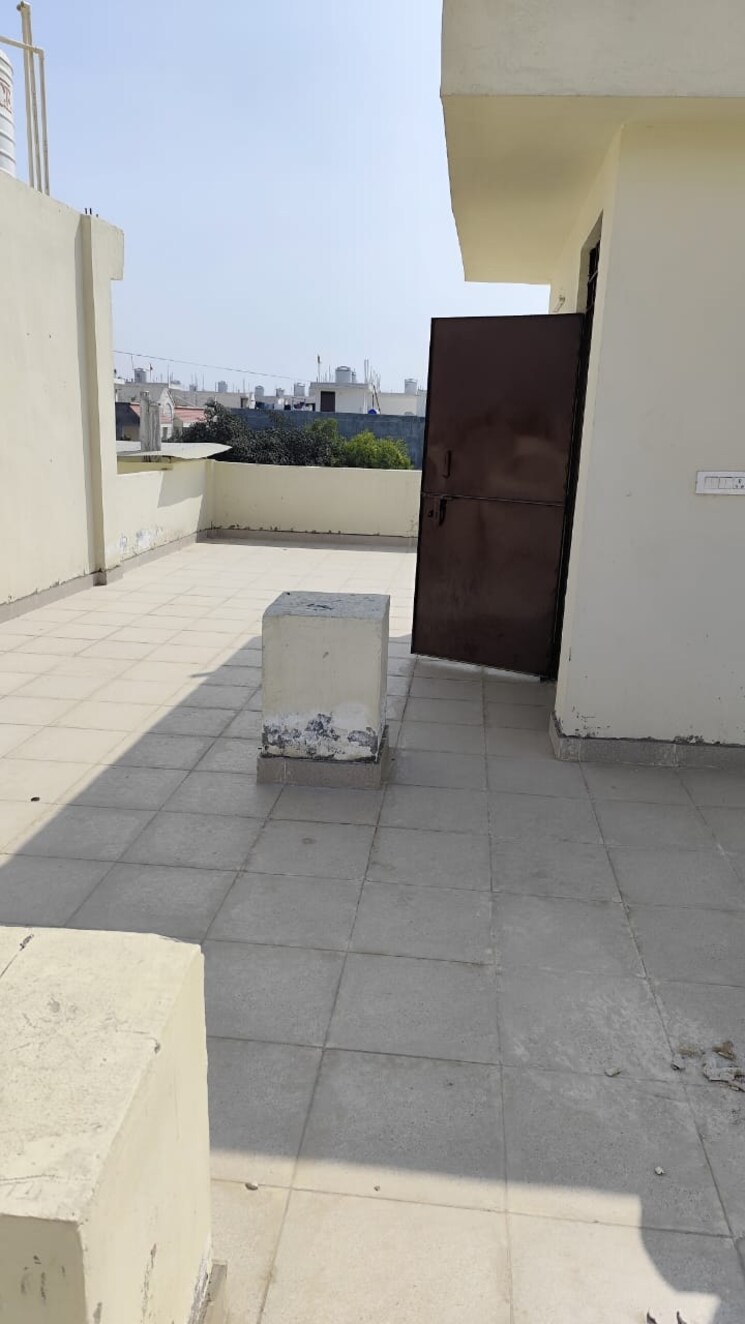 Terrace, vrindavan-garden 2 Bedroom 100 Sq.Yd. Independent House In Sector 16b Greater Noida Greater Noida 9351209
