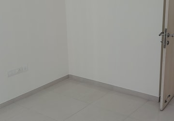 Room in 2 BHK Apartment at Kool Homes Solitaire I, Kondhwa – for Sale