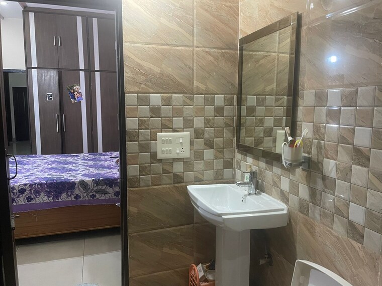 Bathroom, dhakoli 3 Bedroom 1850 Sq.Ft. Builder Floor In Dhakoli Zirakpur 9351220