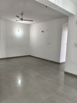 2 BHK Apartment For Rent in Vip Road