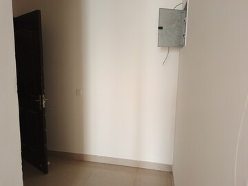 Room in 2 BHK Apartment at JM Florence, Tech Zone 4 Greater Noida – for Sale