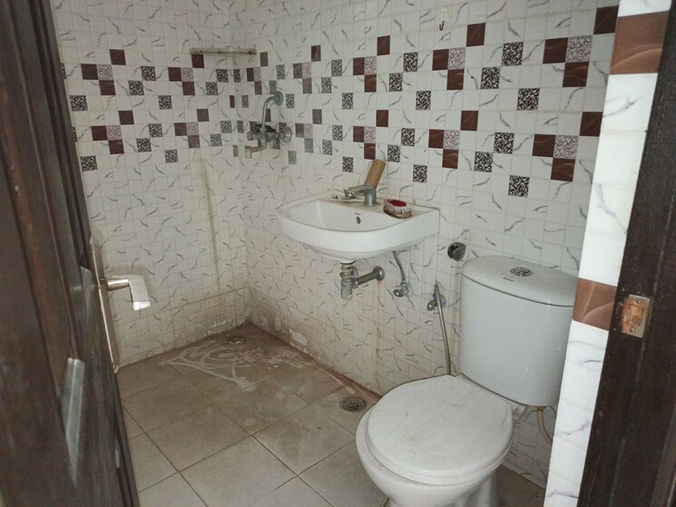 Bathroom, jm-florence 2 Bedroom 1197 Sq.Ft. Apartment In Tech Zone 4 Greater Noida Greater Noida 9351335