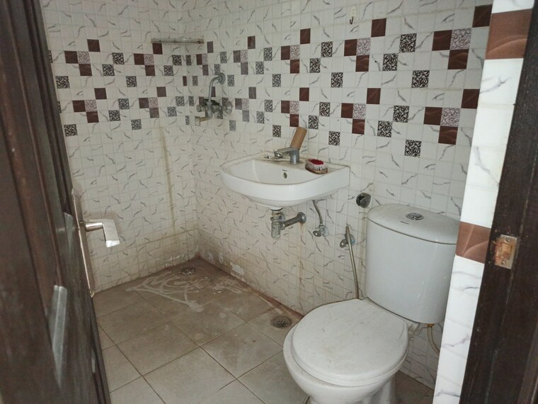 Bathroom, jm-florence 2 Bedroom 1197 Sq.Ft. Apartment In Tech Zone 4 Greater Noida Greater Noida 9351335