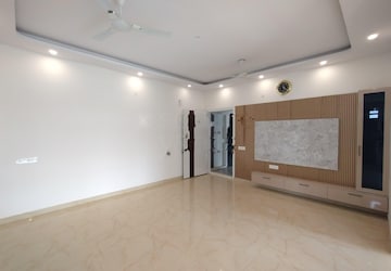 Room in 2 BHK Apartment at SV Meadows, Cv Raman Nagar – for Rent