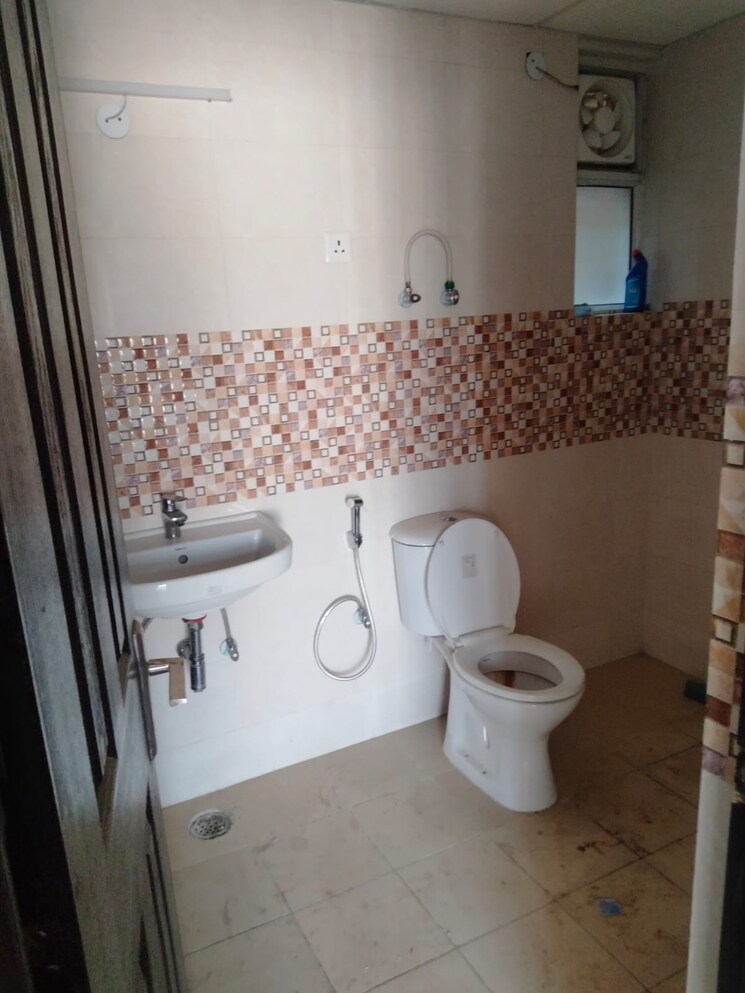 Bathroom, jm-florence 2 Bedroom 950 Sq.Ft. Apartment In Tech Zone 4 Greater Noida Greater Noida 9351525