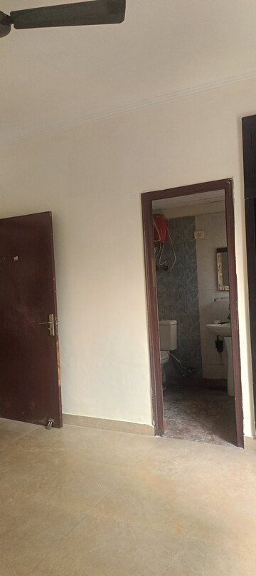 Room in 3 BHK Apartment at Gardenia Gateway, Sector 75 – for Rent