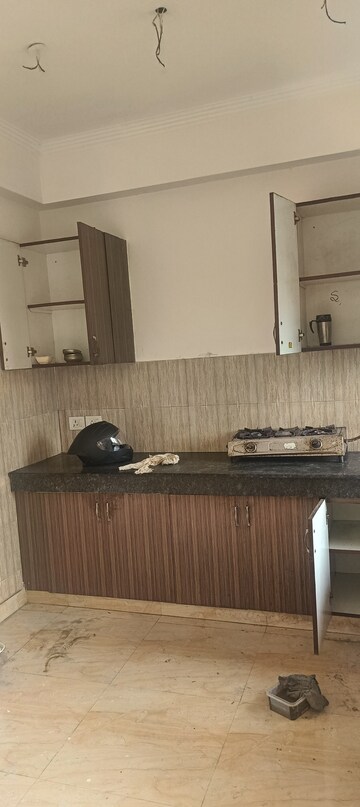 Furnished Amenities in 3 BHK Apartment at Gardenia Gateway, Sector 75 – for Rent