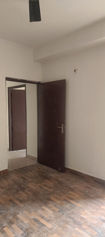 Room in 3 BHK Apartment at Gardenia Gateway, Sector 75 – for Rent