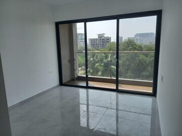 Room in 3.5 BHK Apartment at Mantra Mirari, Koregaon Park – for Rent