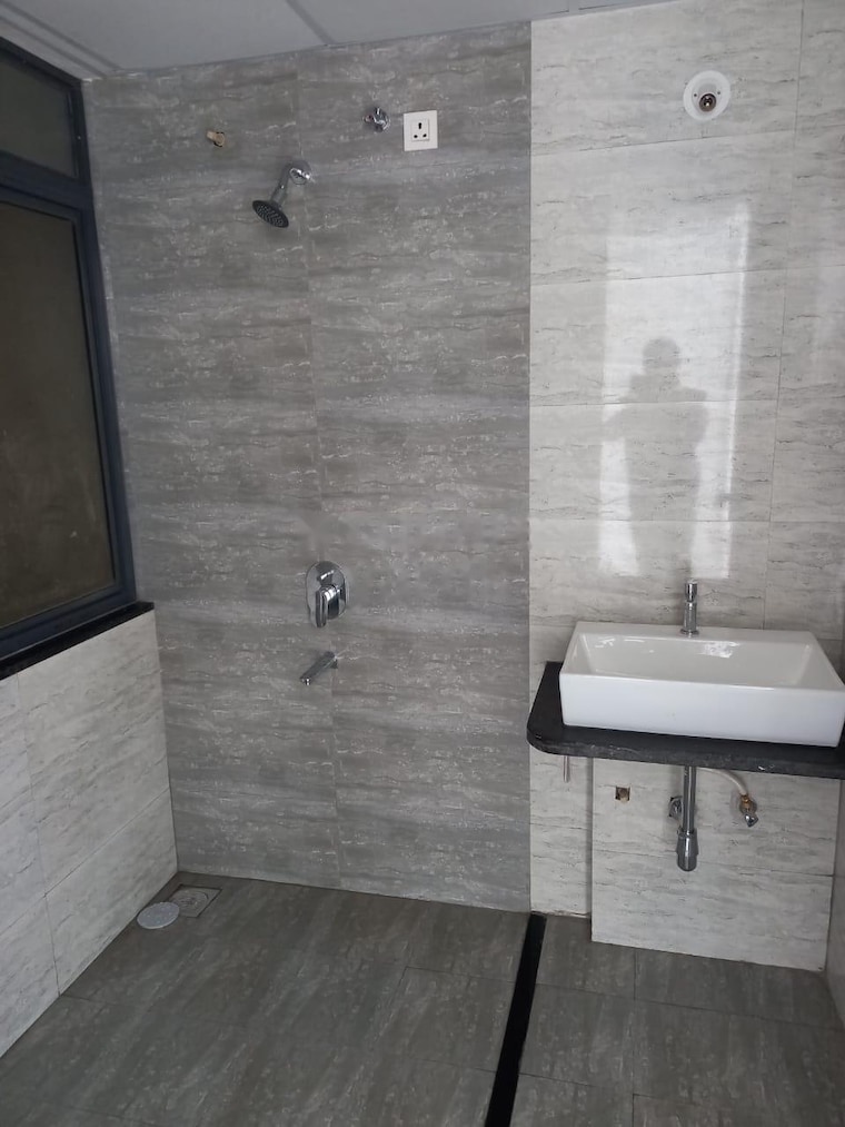 Bathroom, mantra-mirari 3.5 Bedroom 1200 Sq.Ft. Apartment In Koregaon Park Pune 9351702