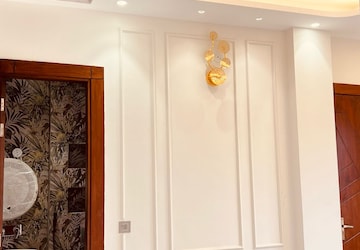 Furnished Amenities in 4 BHK Builder Floor at New Vijay Nagar – for Sale