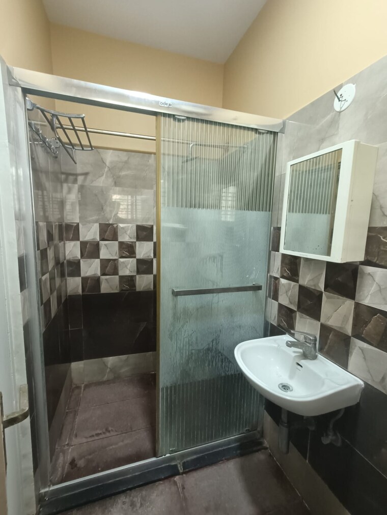 Bathroom, vinayaka-enclave 3 Bedroom 1500 Sq.Ft. Builder Floor In Btm Layout Bangalore 9351798