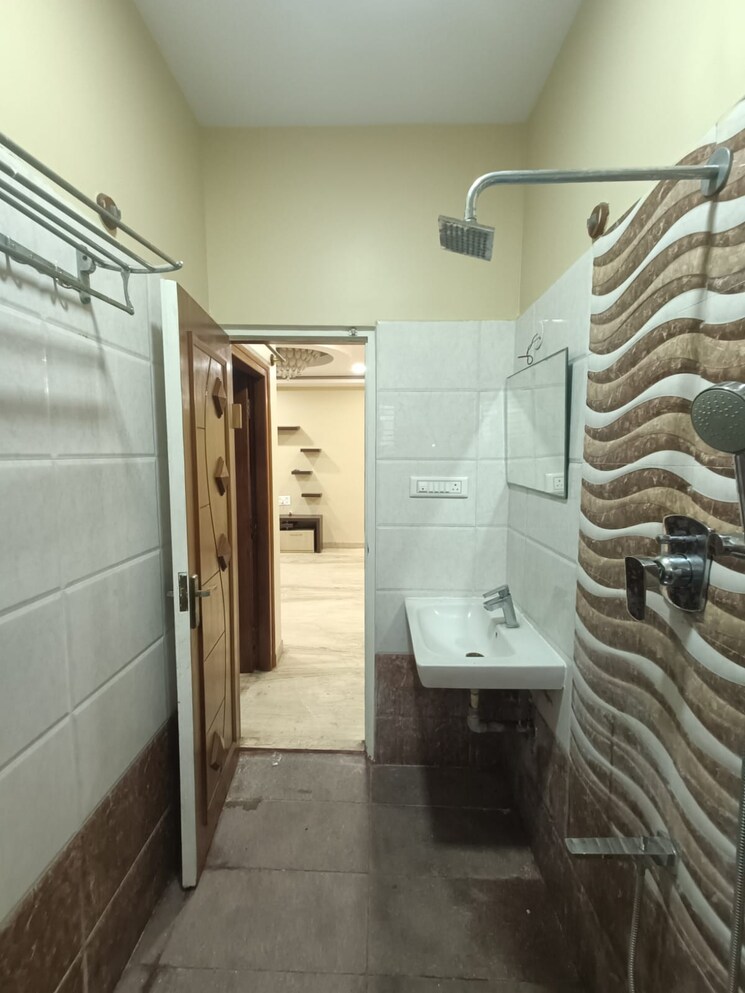 Bathroom, vinayaka-enclave 3 Bedroom 1500 Sq.Ft. Builder Floor In Btm Layout Bangalore 9351798