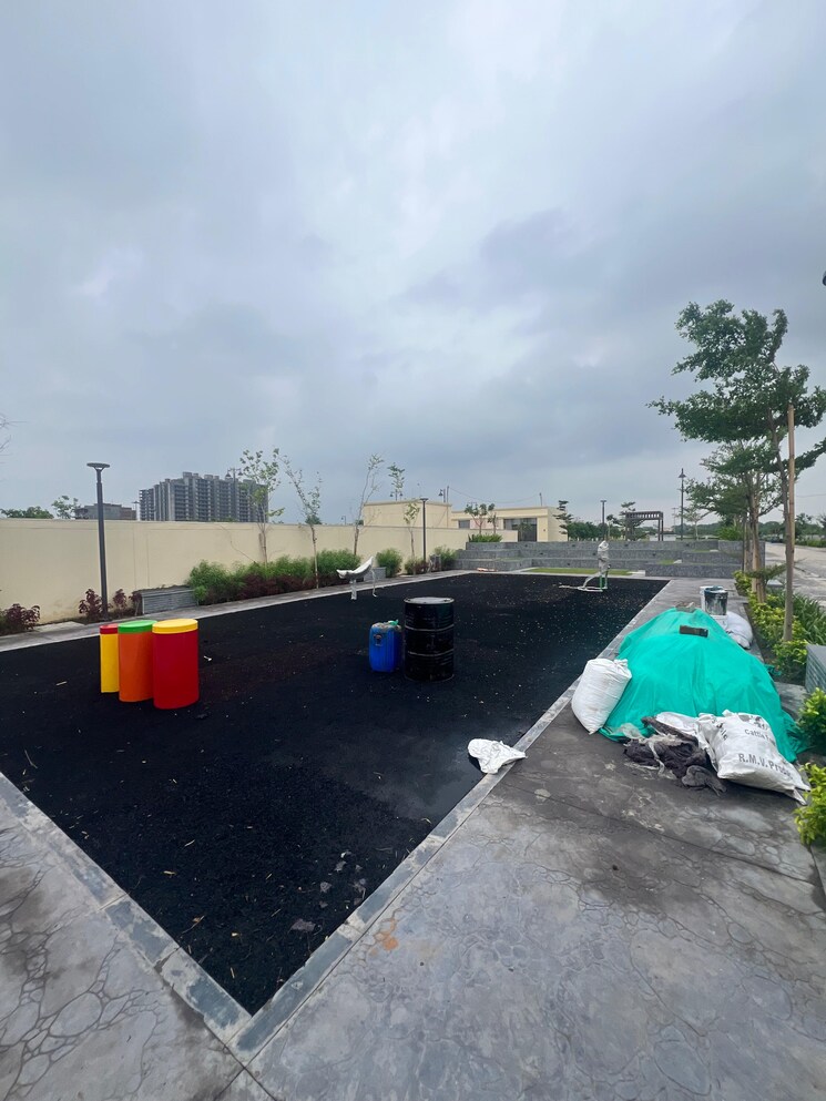 Swimming Pool, sector 84  118 Sq.Yd. Plot In Sector 84 Faridabad 9351900