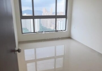 Room in 2 BHK Apartment at Kalpataru Paramount, Kapur Bawdi – for Rent