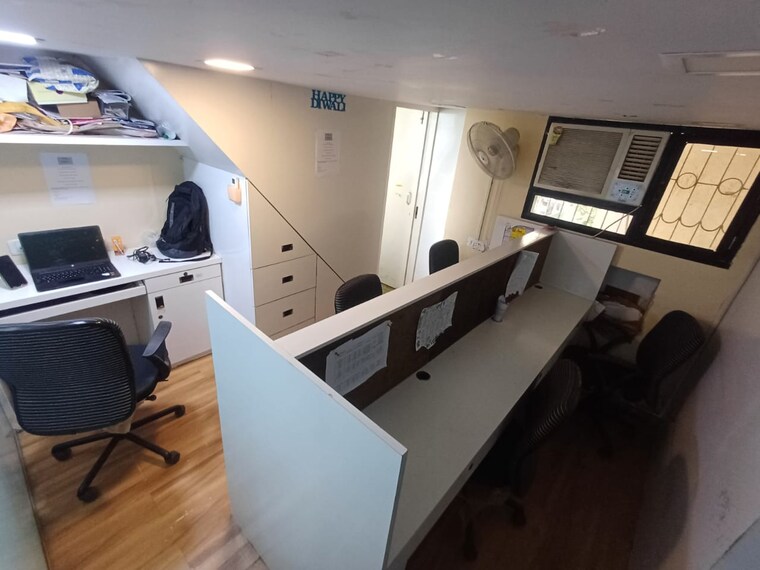 Team Area, malad west Commercial Office Space 700 Sq.Ft. In Malad West Mumbai 9352021