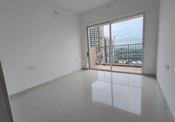Room in 2 BHK Apartment at Godrej Boulevard, Manjari – for Rent