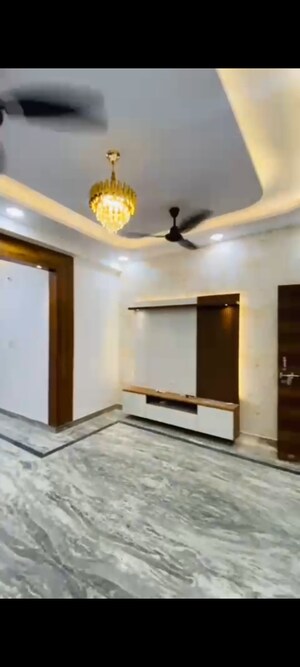 Room in 3 BHK Apartment at Shalimar Apartments Shalimar Garden, Shalimar Garden – for Sale