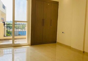 Room in 3 BHK Apartment at Roseate Homes, Ghazipur – for Rent