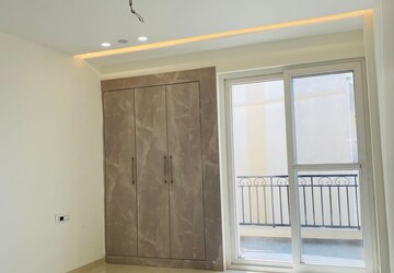 Room in 3 BHK Apartment at Roseate Homes, Ghazipur – for Rent