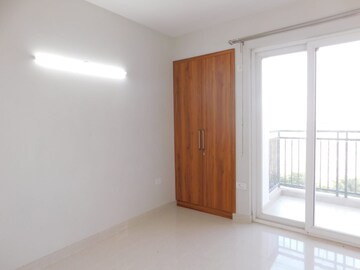 Room in 3 BHK Apartment at Eldeco Live By The Greens, Sector 150 – for Rent