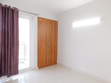 Room in 3 BHK Apartment at Eldeco Live By The Greens, Sector 150 – for Rent