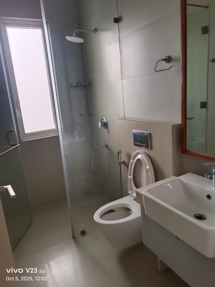Bathroom, indiabulls-sky-forest 3 Bedroom 1908 Sq.Ft. Apartment In Lower Parel Mumbai 9352032
