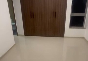 Room in 2 BHK Apartment at Kalpataru Immensa, Kolshet Road – for Rent