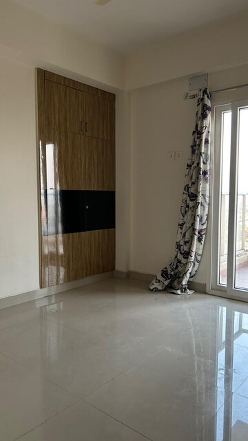 Room in 1.5 BHK Builder Floor at Malibu Shopping Arcade, Sector 47 – for Rent